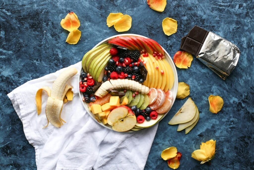 益生菌怎麼吃 https://unsplash.com/photos/bowl-of-sliced-fruits-on-white-textile-_Zn_7FzoL1w?utm_content=creditCopyText&utm_medium=referral&utm_source=unsplash