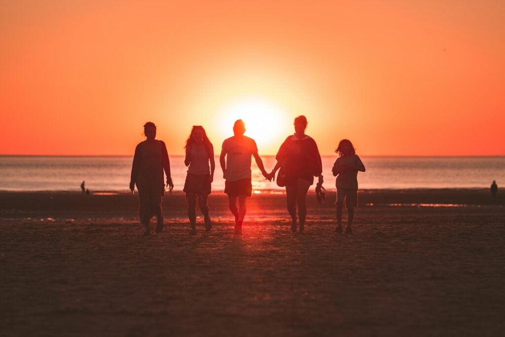 益生菌怎麼吃 https://unsplash.com/photos/silhouette-photo-of-five-person-walking-on-seashore-during-golden-hour-7noZJ_4nhU8?utm_content=creditCopyText&utm_medium=referral&utm_source=unsplash