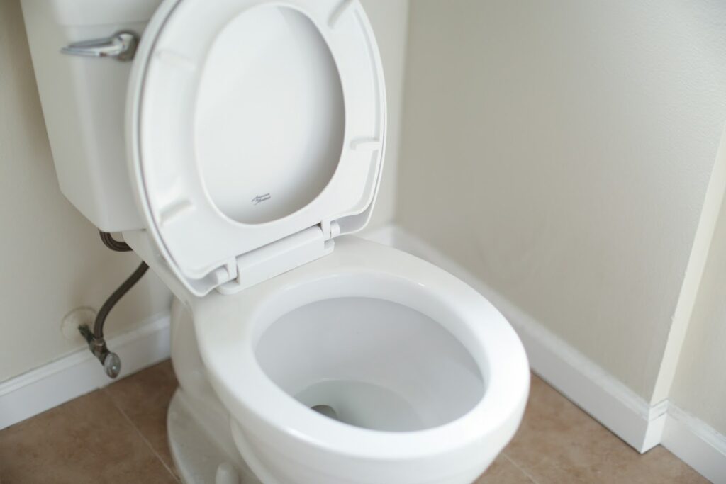 快速解便秘 https://unsplash.com/photos/white-ceramic-toilet-bowl-with-cover-876NP3npUMc?utm_content=creditCopyText&utm_medium=referral&utm_source=unsplash