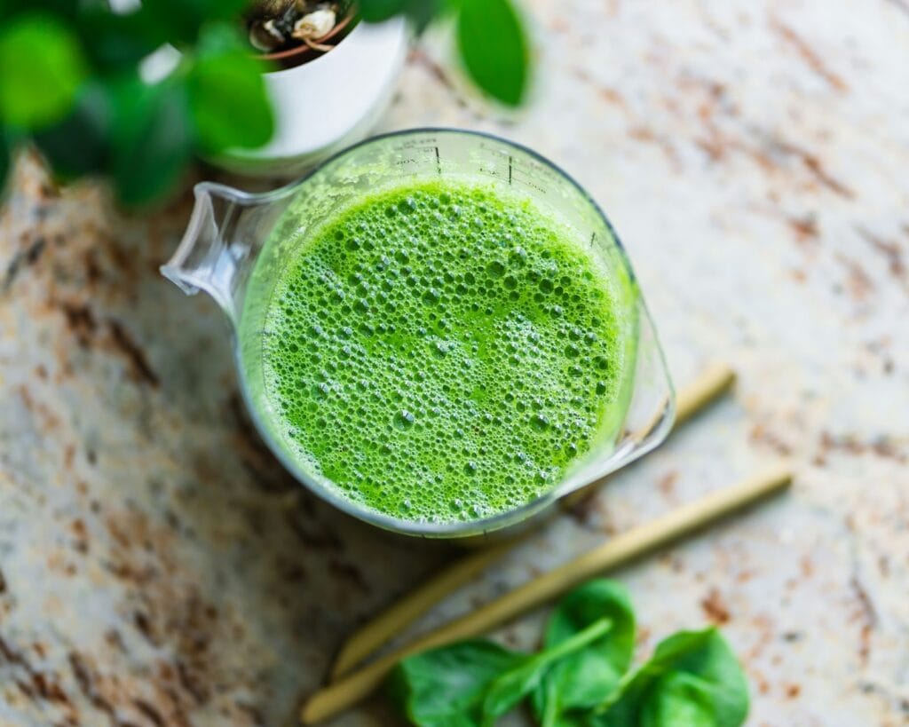 快速解便秘 https://unsplash.com/photos/pitcher-of-green-beverage-kF4U7OWh_DI?utm_content=creditCopyText&utm_medium=referral&utm_source=unsplash