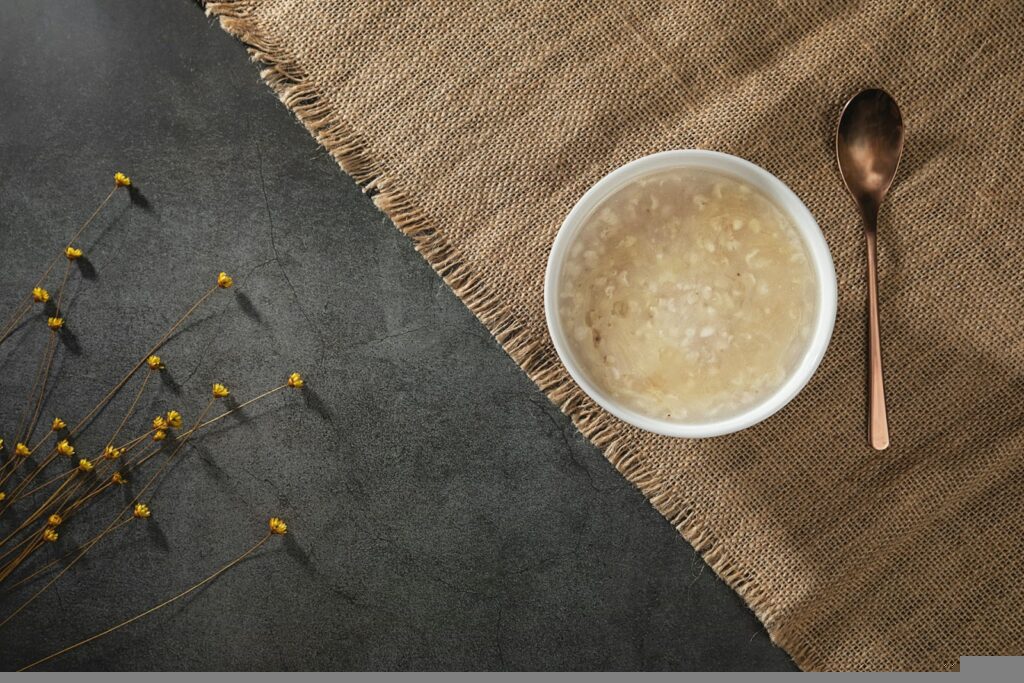 拉肚子吃什麼 https://unsplash.com/photos/white-round-plastic-container-on-brown-textile-GKVtl_Q7ZmA?utm_content=creditCopyText&utm_medium=referral&utm_source=unsplash