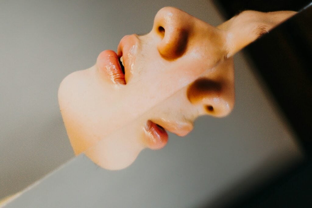 日常生活中，也有許多小撇步可以幫助舒緩鼻塞