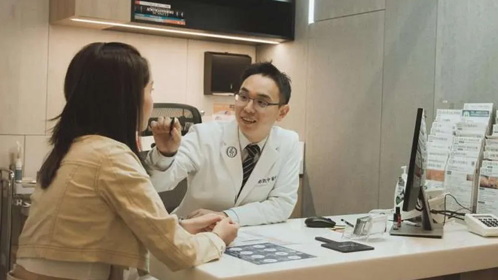 痘疤為何難消？解析紅疤、黑疤與凹疤差異：常見方式一次了解