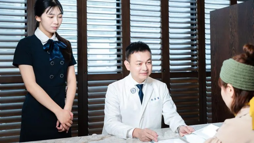 產後臉上長斑消不掉？解析「孕斑」成因與安全保養觀念