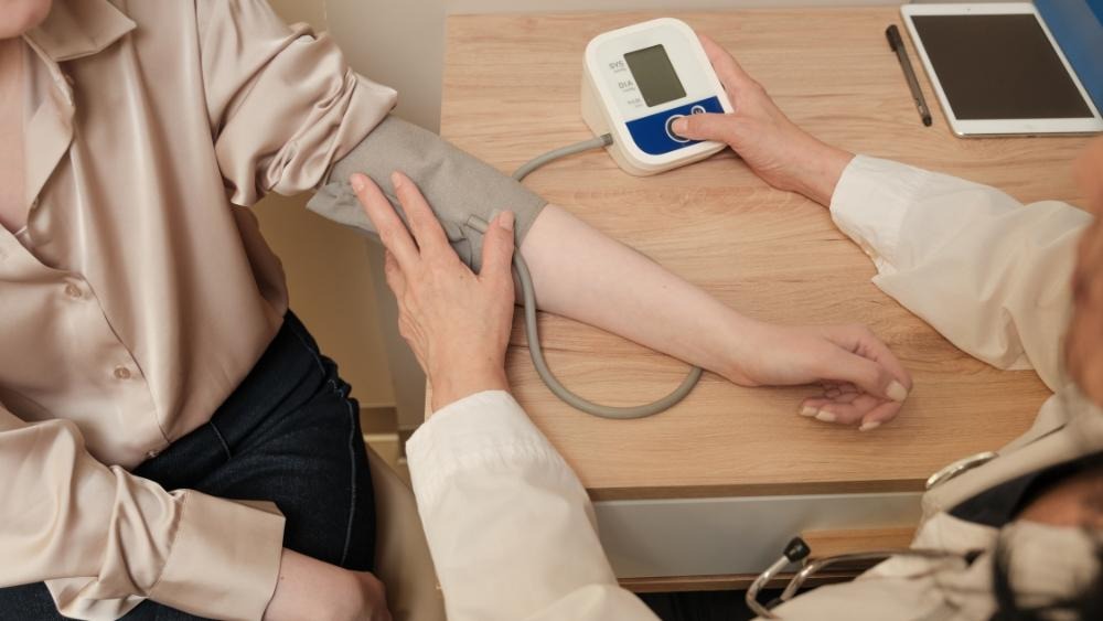 你真的會量血壓嗎？常見量測誤差與影響因素解析