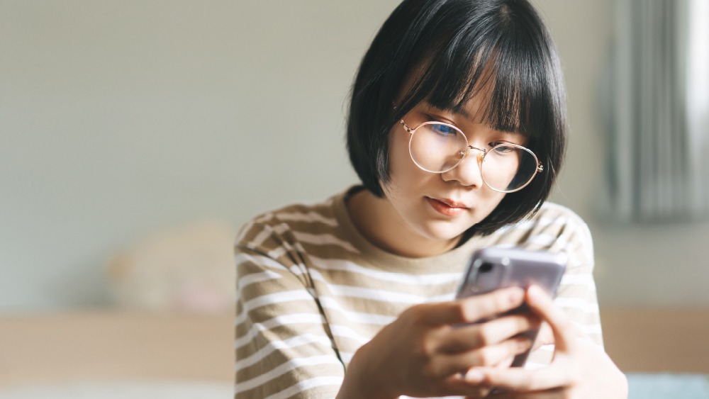 習慣把「我沒事」掛嘴邊？解鎖現代人的「微笑孤獨」：用溫暖植物香氣陪伴情緒低潮時刻